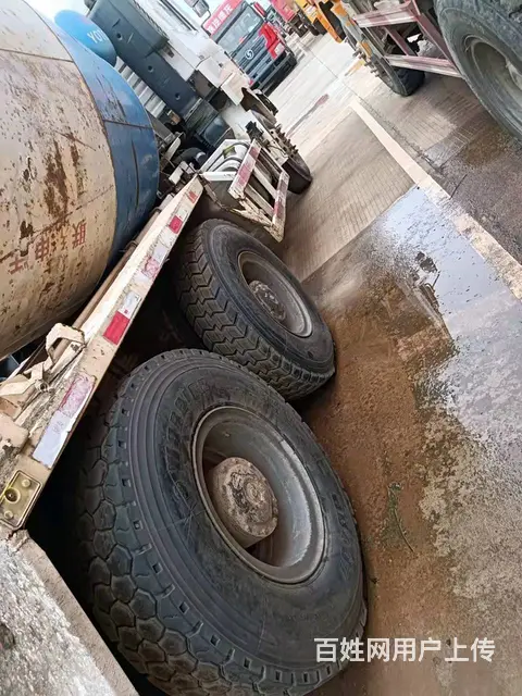 国四德龙F3000后八轮水泥罐车340马力 - 图片 3