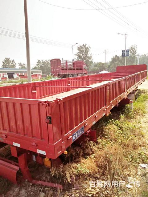 13米标箱侧翻直卸 半挂车 新车