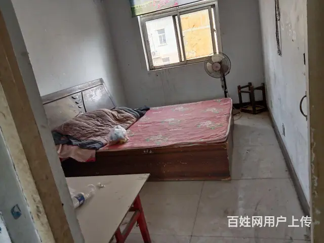 1万9十区新房三室一厅，有燃气带，地下室 - 图片 1