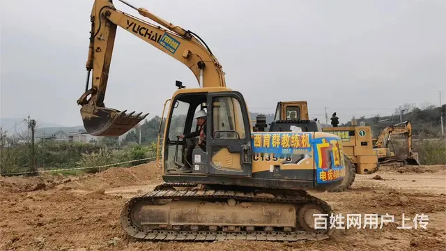 百色育群提供挖掘机培训考证培训服务 - 图片 1