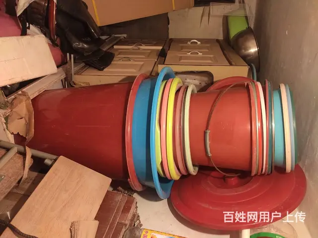 双人床，单人床，茶几，电视柜，电视，塑料桶盆等 - 图片 5