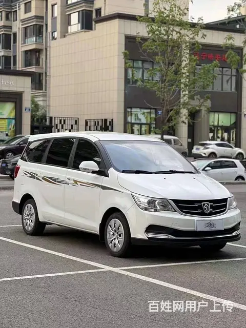 宝骏730 2017款 1.5T 手动 尊享型7座 - 图片 1
