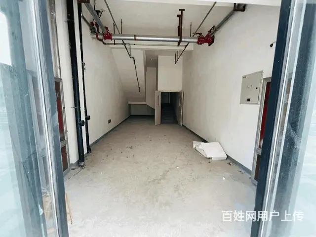 挑高六米，小区主门口五折出售 原价3.3万现价1.5万每平 - 图片 1