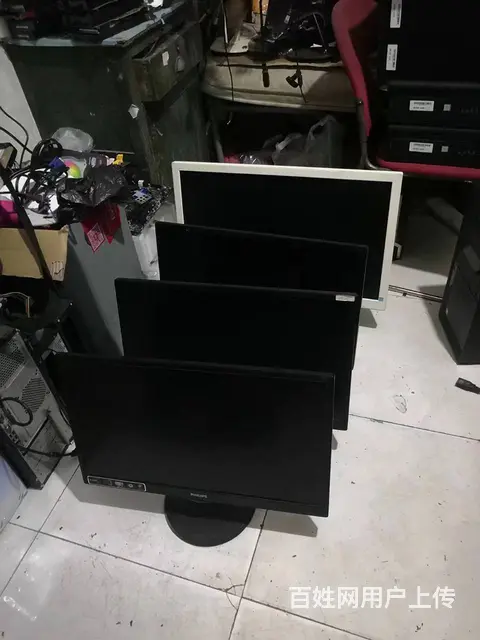 公司三台24寸飞利浦液晶显示器和一台27寸飞利浦液 - 图片 1