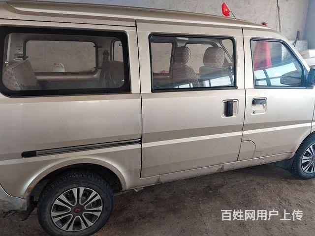 五菱荣光的图片