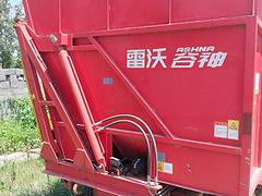 福田雷沃玉米收割机