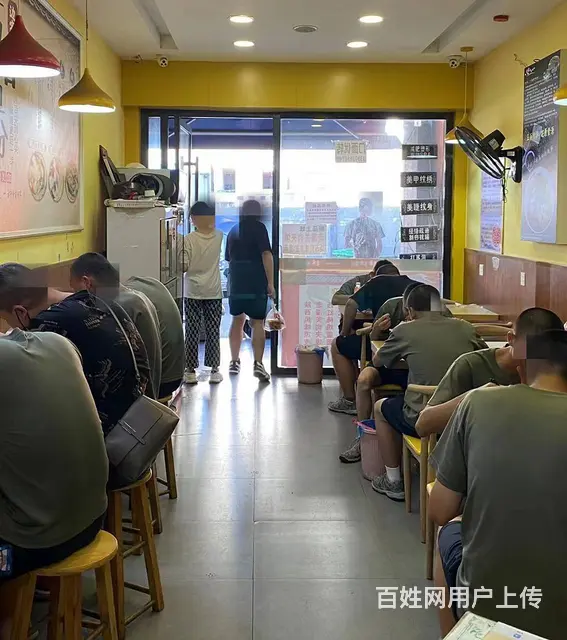 （老板本人）万人小区出入口经营8年临街餐馆低价转让，给钱就丢 - 图片 1