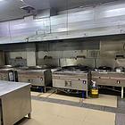 食品加工厂整体低价转让，全套厨房设备齐全