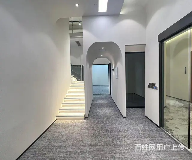 降价！6个**电商服装直播间出租，2个展厅，层高4.8米 - 图片 1