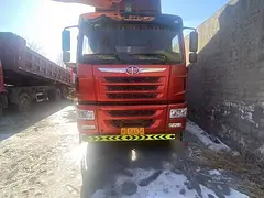 长期拉白灰的车。19年的解放捍V7.5米带保险