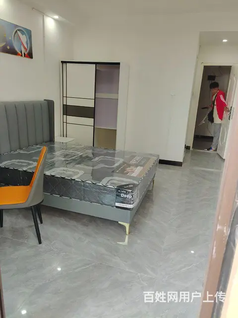 逸品俯邸有朝阳带阳台主卧出租 - 图片 1