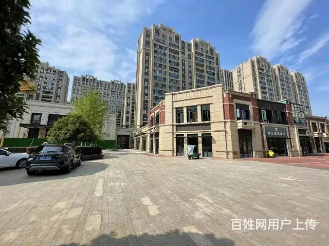 小区大门口，东南北三面朝向，南北通透类独栋花园广场转角商铺 - 图片 1