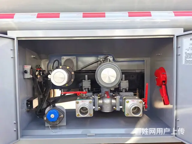 重汽豪沃5吨油罐车 厂家现车低价出售全国质保 - 图片 6