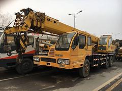 急购二手徐工吊车，中联吊车，三一吊车数台