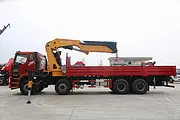 一汽解放前四后八国六16吨直臂随车吊 7.8米冷铆车厢