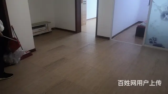 鸡冠区蓝湖湾步梯六楼 - 图片 3