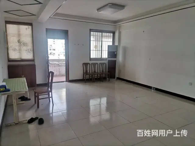 九巨龙大市场紧挨 4楼大两室100平 干净 下图实景的图片