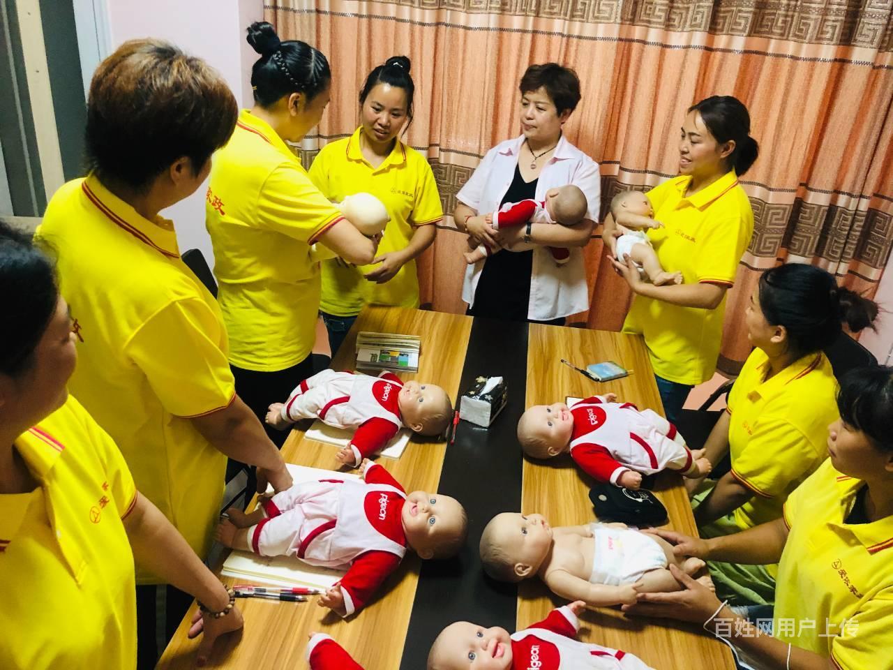 曙光花园望河园育儿嫂住家保姆照顾孩子