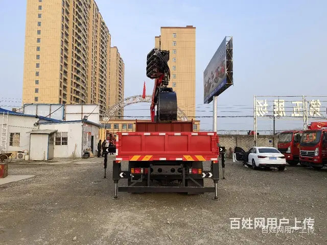 重汽豪曼6-8吨折臂随车吊 手续齐全 - 图片 5
