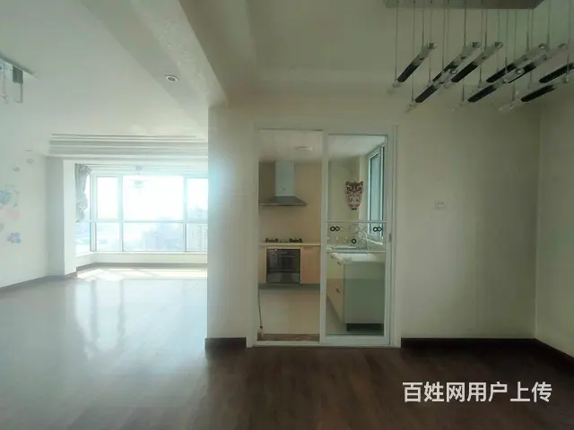 中央公馆三居两卫，卧室两南一北，全天采光，视野开阔！ - 图片 4