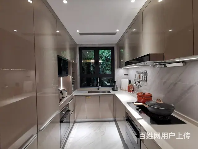 莱山万科翡翠，130平豪华装修，一梯一户，小高层 - 图片 5
