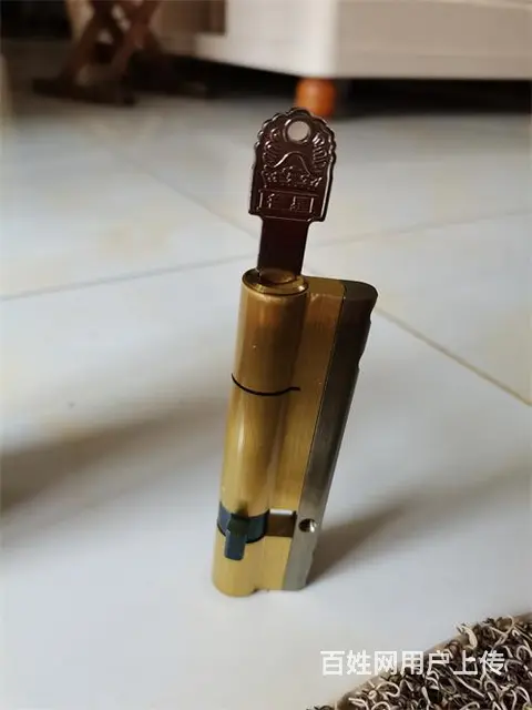 济南百兴家园附近开锁公司电话/快速上门开锁更换锁芯 - 图片 1
