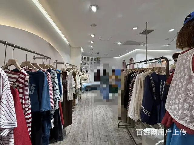 同城推广丨市中心大型商场内营业中服装店转让，精装修 - 图片 7