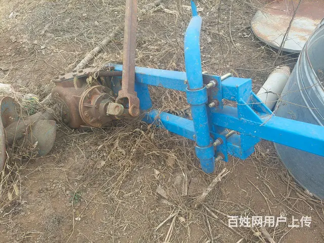 挖树坑机。不用了。便宜出售。撒肥料机。不用了 - 图片 1