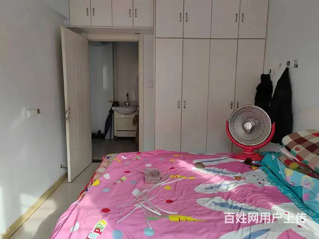 王府花园二楼63平两室一厅三阳格局简单装修 - 图片 1