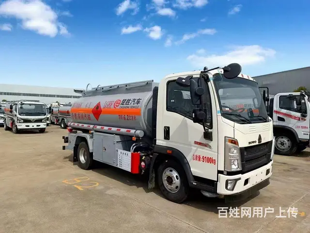 5吨豪沃加油车运油车 - 图片 1