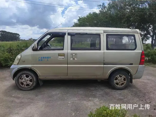五菱荣光面包车7座 - 图片 4