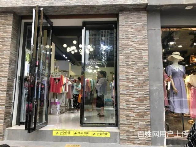 北城新区阿奎利亚成熟商圈沿街精装服装旺铺转让 - 图片 1