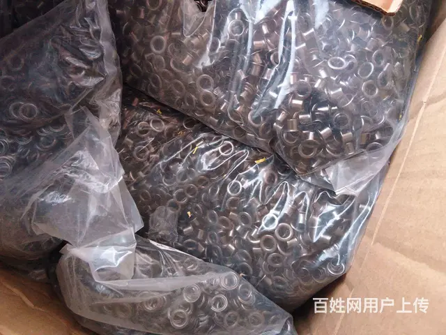服装纽扣 - 图片 1