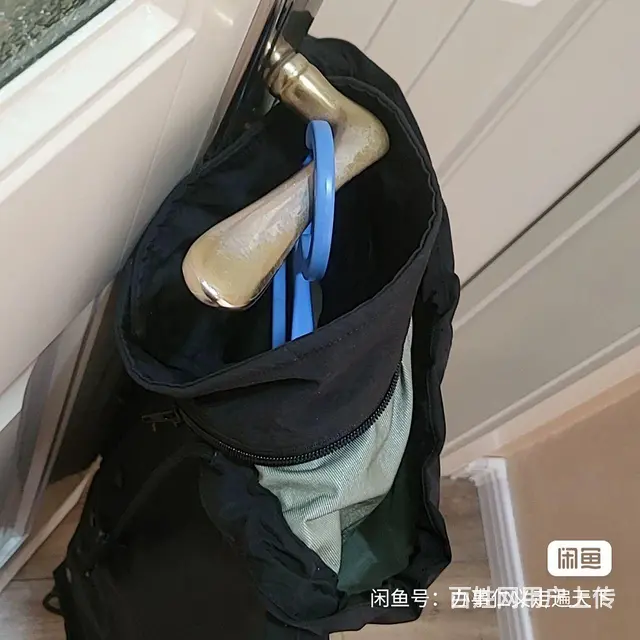 全新！圣罗兰黑色防水冲蜂衣，男，女通用 - 图片 3