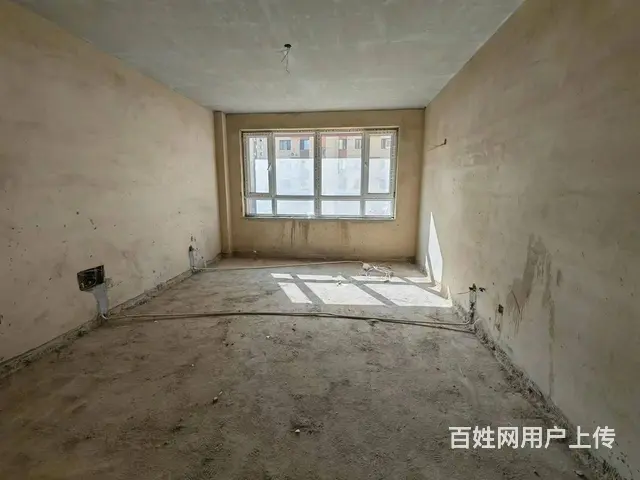 凌河湾御景苑，一中两室两厅毛坯房，10楼91平47万小税 - 图片 1