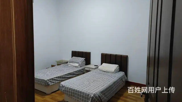 新馨苑小区一楼门面房 无转让费 出租 有车位 - 图片 2