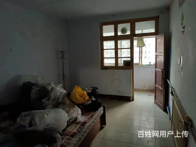 3万不还价二中西四楼共五层两室一厅能过户 - 图片 1