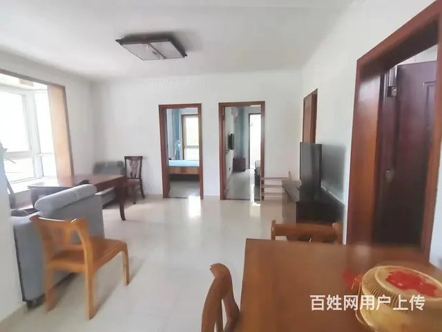 万达广场旁 盛世华城清爽二居室出租 - 图片 1
