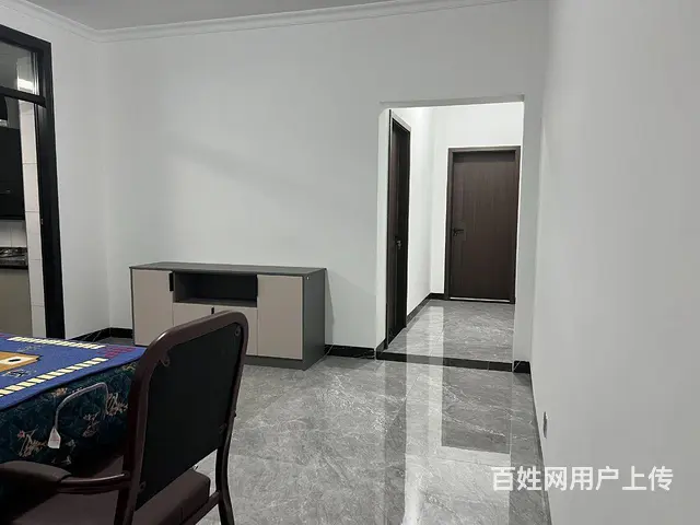 新卫校后门，新电梯精装房出租 - 图片 1
