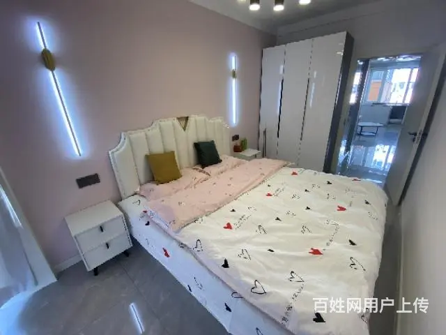 九州民宿日租小时房空调投影乳胶床垫 - 图片 1