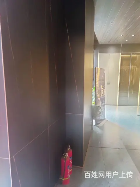 新装修店铺，因品牌迁址空房转 - 图片 4