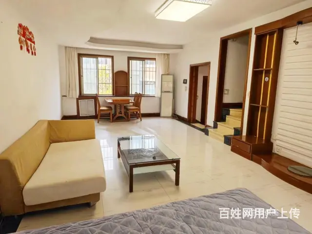 市区皇冠的别墅房源真少。此套新出的联排别墅。上下四层带车库 - 图片 2