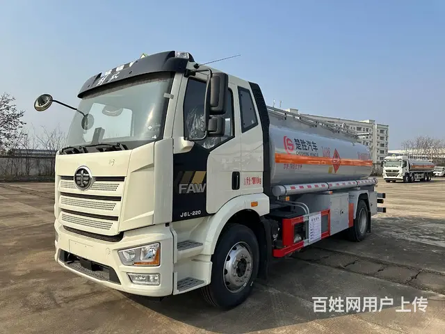 解放10吨油罐车 新型运油车厂家销售包上户 - 图片 1