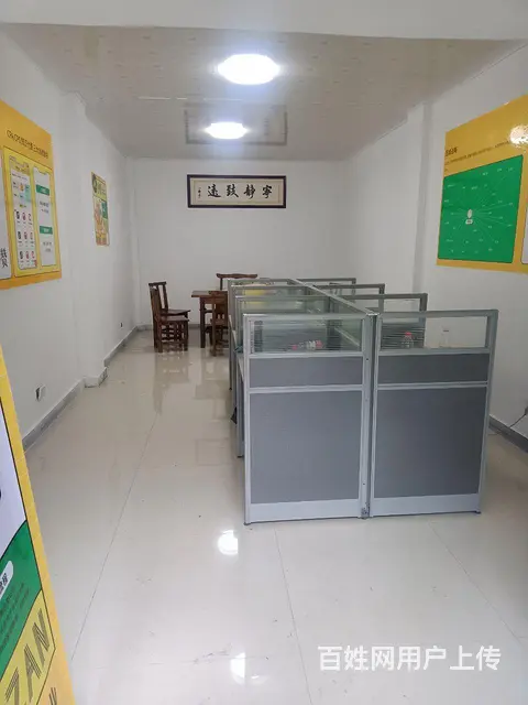 简单装修。办公 室 - 图片 1