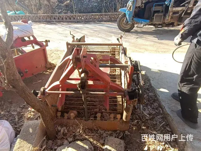 青岛洪珠根茎类作物收获机 - 图片 3