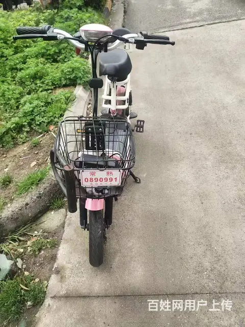 电动车贴在车在 - 图片 1