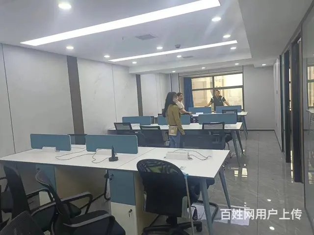 湘江风光带 南湖隧道口 蓝湾国际 地铁口 拎包办公 3+18 - 图片 1