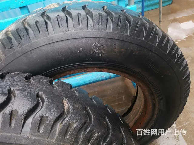 750一20轮胎 - 图片 1