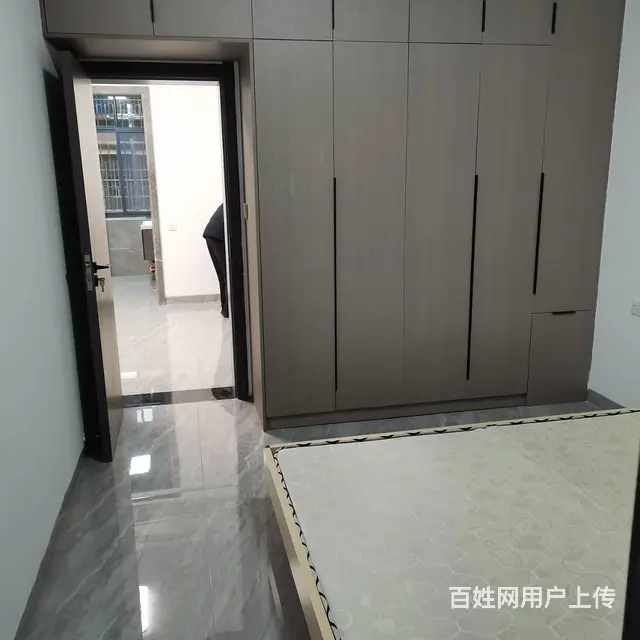 解放路雁城宾馆对面附近新装修2室1厅家具家电齐全月租1500 - 图片 5