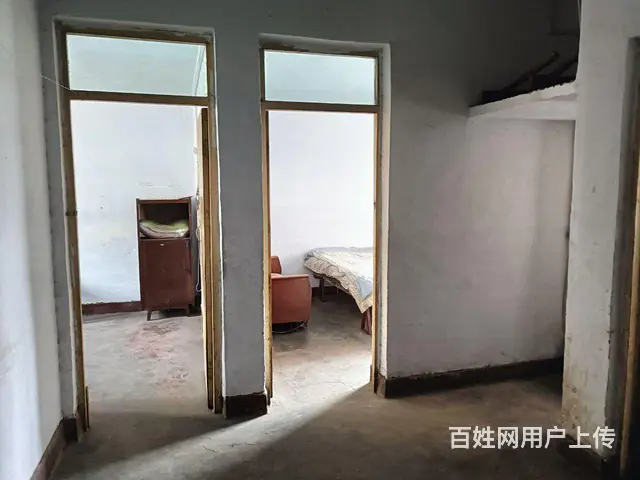 3万不还价地王广场南三楼两室一厅有空调热水器 - 图片 1